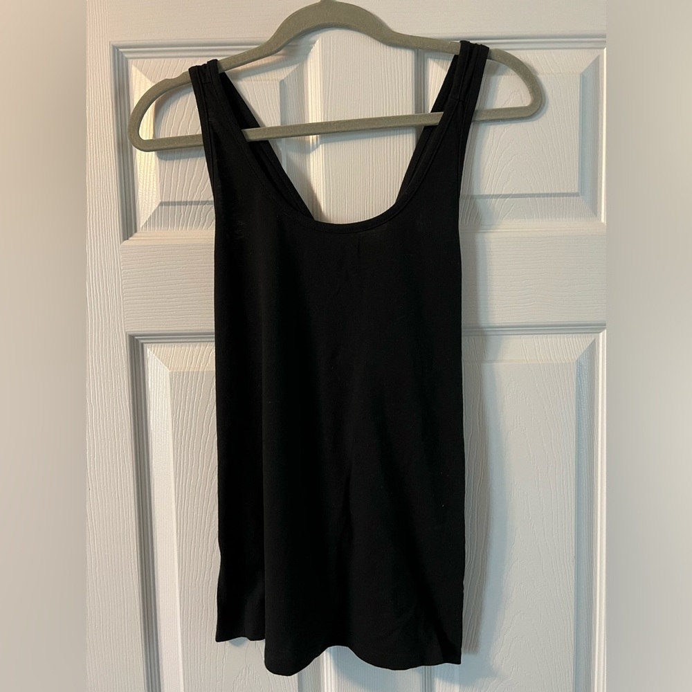 Black Amazon Essentials Women's Studio Lightweight Keyhole Tank. Size Medium.